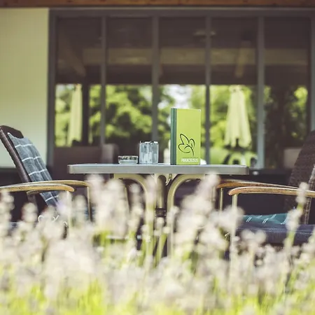 Готель Und Appartementhof Waldeck